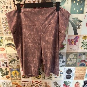 2X active zone workout shorts with pockets. Never worn